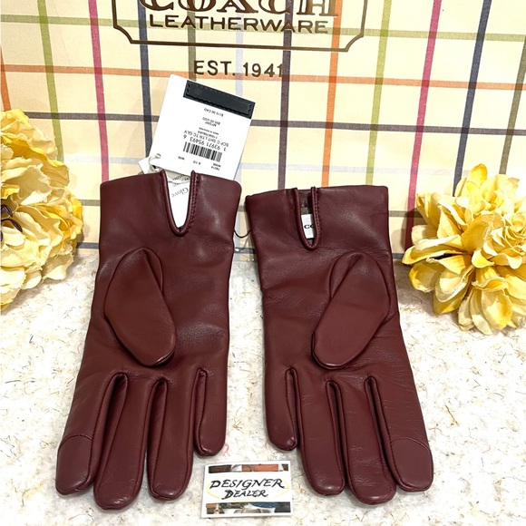 COACH Sculptured Sheep Leather Tech Gloves NWT Wine 76014 Size 6.5 - Picture 3 of 8